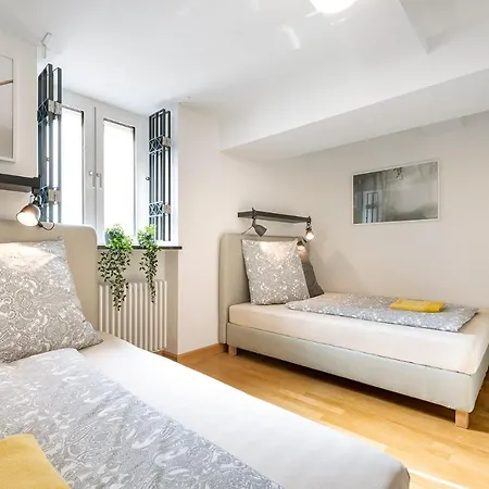 Marienplatz 2 Bedrooms Living Kitchen Μόναχο